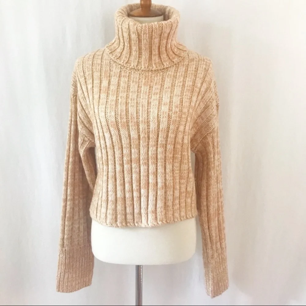 Urban Outfitters Cropped Turtleneck Sweater Women’s Small Tan White Chunky Knit